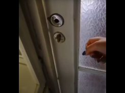 Дверь закрывают на ключ, воздуха нет: как относятся к пациентам в астраханской инфекционной больнице