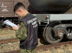 Под Астраханью ремонтника железной дороги насмерть зажало между вагонами