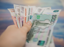 Астраханские отцы-не молодцы и горе-матери вернули детям 56 миллионов рублей