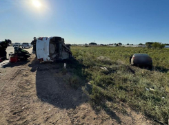 Пенсионер за рулем «Рено Логан» разбился на автодороге под Астраханью