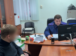 Мошенники отобрали квартиру у астраханца и перевезли его в ветхий дом