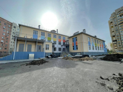 Полумордвинов сделал замечание строителям детского сада в астраханском микрорайоне Бабаевского