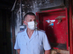 Полицейский спас из огня 12-летнюю астраханку