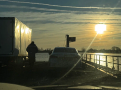 Астраханцам в отрезанных запаромных селах подсказали иные пути выхода