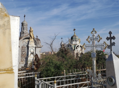 В Астрахани предложили благоустроить кладбище на Софьи Перовской