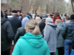 В астраханском микрорайоне «Десятка» провели очередной митинг против бродячих собак-людоедов