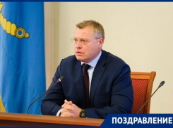 Астраханский губернатор поздравил десантников с Днем ВДВ