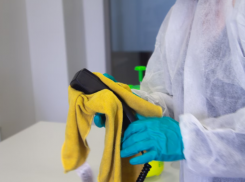 Руководство астраханской школы платило за уборку несуществующей сотруднице