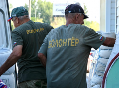 Астраханцы отправили в зону СВО более десяти тонн гумпомощи и гостинцы