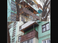 Астраханку заставили снести незаконный балкон-самострой