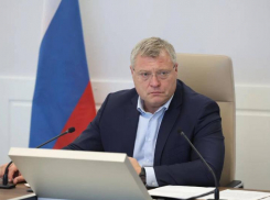 Очереди и хамство: губернатор поручил устранить недочеты астраханского военкомата