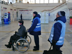 Более 1000 человек воспользовались услугами для маломобильных граждан на астраханском вокзале