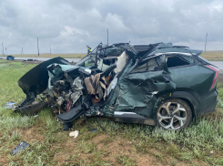 От машины мало, что осталось: в Астраханской области произошло смертельное ДТП
