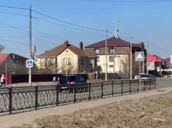 Астраханцы добиваются светофора на опасном участке дороги, где сбивают детей