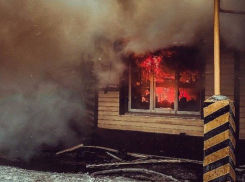 В астраханском селе сгорел жилой дом вместе с пенсионеркой