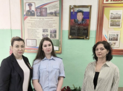 В астраханской школе увековечили память бойца СВО 