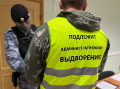 Порядка тысячи мигрантов выдворили из Астраханской области