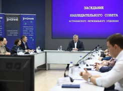 Астраханский губернатор поручил защищать молодежь от пагубного влияния извне
