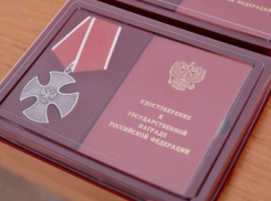 Мошенники отправляют астраханцев в администрации за фиктивными медалями