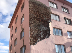 Домом, где обрушилась штукатурка, занялась прокуратура
