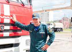 Пожарный из Астрахани спас утопающего ребенка на рыбалке 