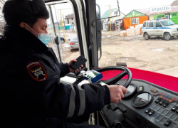 В Астрахани пассажиры ездили на автобусах с неисправным рулем
