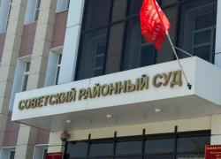 В Астрахани мужчина вел интимную переписку с девочками и склонял к половому акту