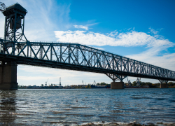 Ремонт Старого моста чуть не обернулся автокатастрофой