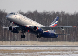 Самолет Москва-Астрахань совершил аварийную посадку из-за сигнала о неисправном шасси