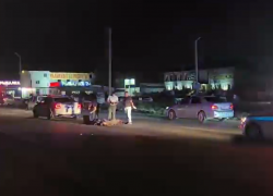 В Астрахани погиб пешеход и травмировался подросток, въехавший в фургон на мопеде