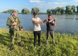 В Астраханской области сотрудники ФСБ задержали двух граждан Казахстана при пересечении границы