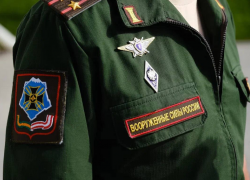 В День России около 100 астраханцев посетили мобильный пункт отбора контрактников