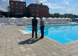 Стали известны подробности гибели 5-летнего мальчика в бассейне аквапарка в Астрахани