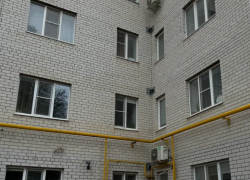 Астраханец скончался после выпадения из окна квартиры многоэтажки
