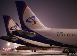 В Астрахани самолет Москва-Сочи совершил экстренную посадку из-за 61-летней бабушки 