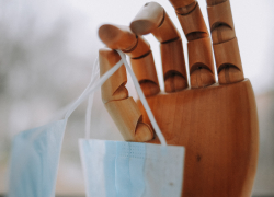 За минувшие сутки от коронавируса скончалось 12 астраханцев