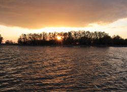 Из астраханской реки вытащили тело слепого пенсионера 