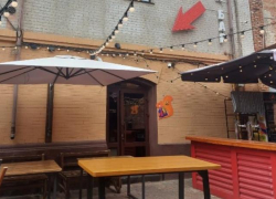 Астраханский бар получил предупреждение от Роспотребнадзора за платный вход