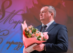 Игорь Мартынов наградил выдающихся астраханок в преддверии 8 Марта