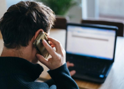 В Астрахани руководитель компании перевел лжесотруднику следкома свыше 2,5 миллионов рублей