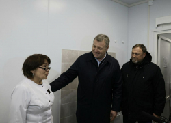 Астраханский губернатор осмотрел новую амбулаторию в Камызякском районе