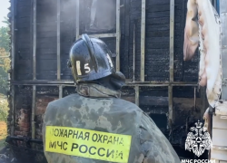 В Астрахани пожарные и росгвардейцы спасли пенсионерку-инвалида из горящего дома