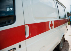 В Астрахани бабушка упала и застряла в машине скорой помощи