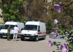 Астраханским бойцам СВО отправили две машины скорой помощи и грузовик