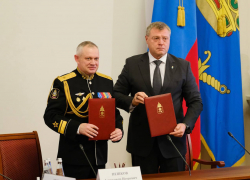 В Астрахани Игорь Бабушкин и командующий Каспийской флотилией подписали соглашение о сотрудничестве