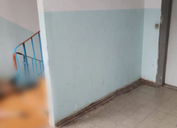 В жилом доме на улице Валерии Барсовой в Астрахани нашли труп мужчины