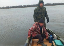 Под Астраханью местный житель помог спасти человека, унесенного льдиной