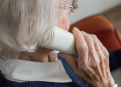 Двое злоумышленников долгое время "выкачивали" деньги из астраханки 