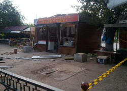 В Трусовском районе Астрахани взорвался торговый ларёк с мясными деликатесами