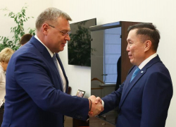 Астраханский губернатор встретился с новым генконсулом Казахстана